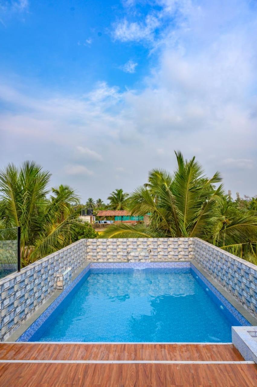 Beachfront Resort Калангут Экстерьер фото